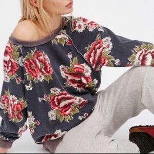 FREE PEOPLE Go on get Floral Sweatshirt